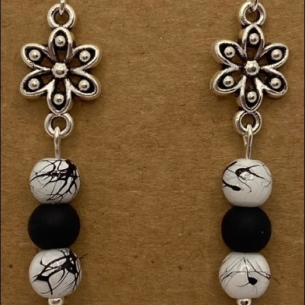 Floral Pendent with Black and White Marble | Drop Earrings